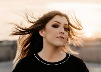 Holly Beth releases debut single – “Torn”